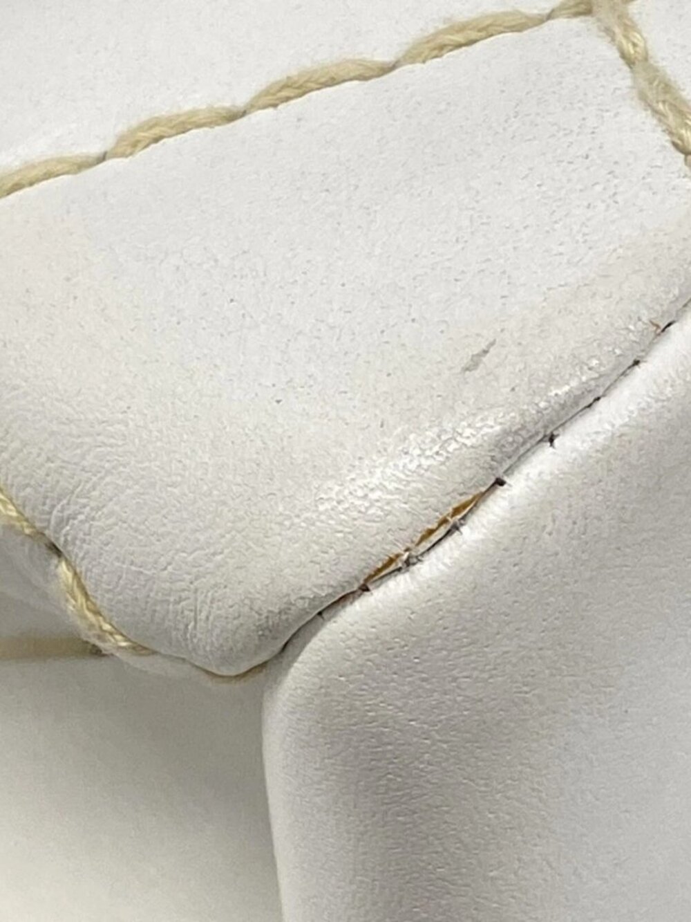 CHANEL Wild Stitch / Matelasse White Leather Shoulder Bag gold hardware - Picture 6 of 15